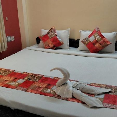 The Tavern Orchid Hotel Kolkata Bagian luar foto