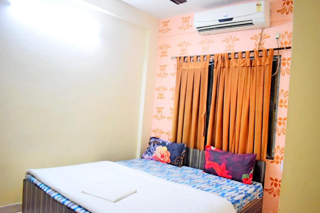 The Tavern Orchid Hotel Kolkata Bagian luar foto