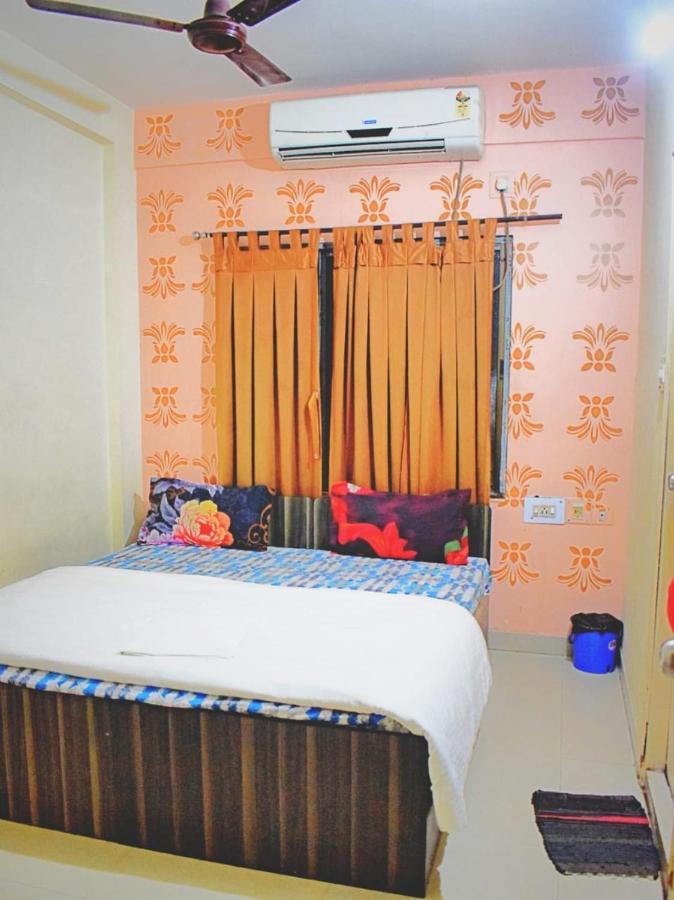 The Tavern Orchid Hotel Kolkata Bagian luar foto