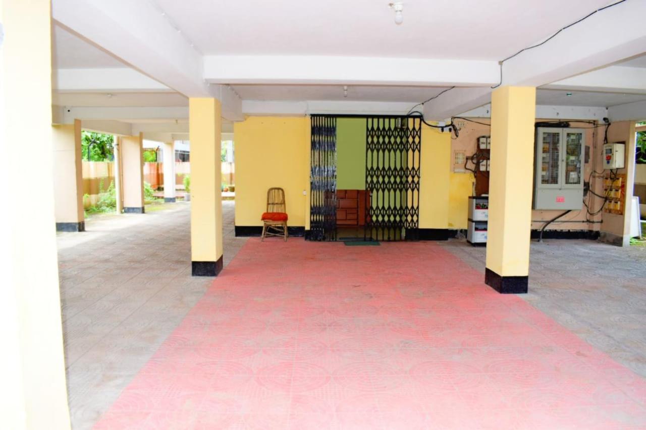 The Tavern Orchid Hotel Kolkata Bagian luar foto