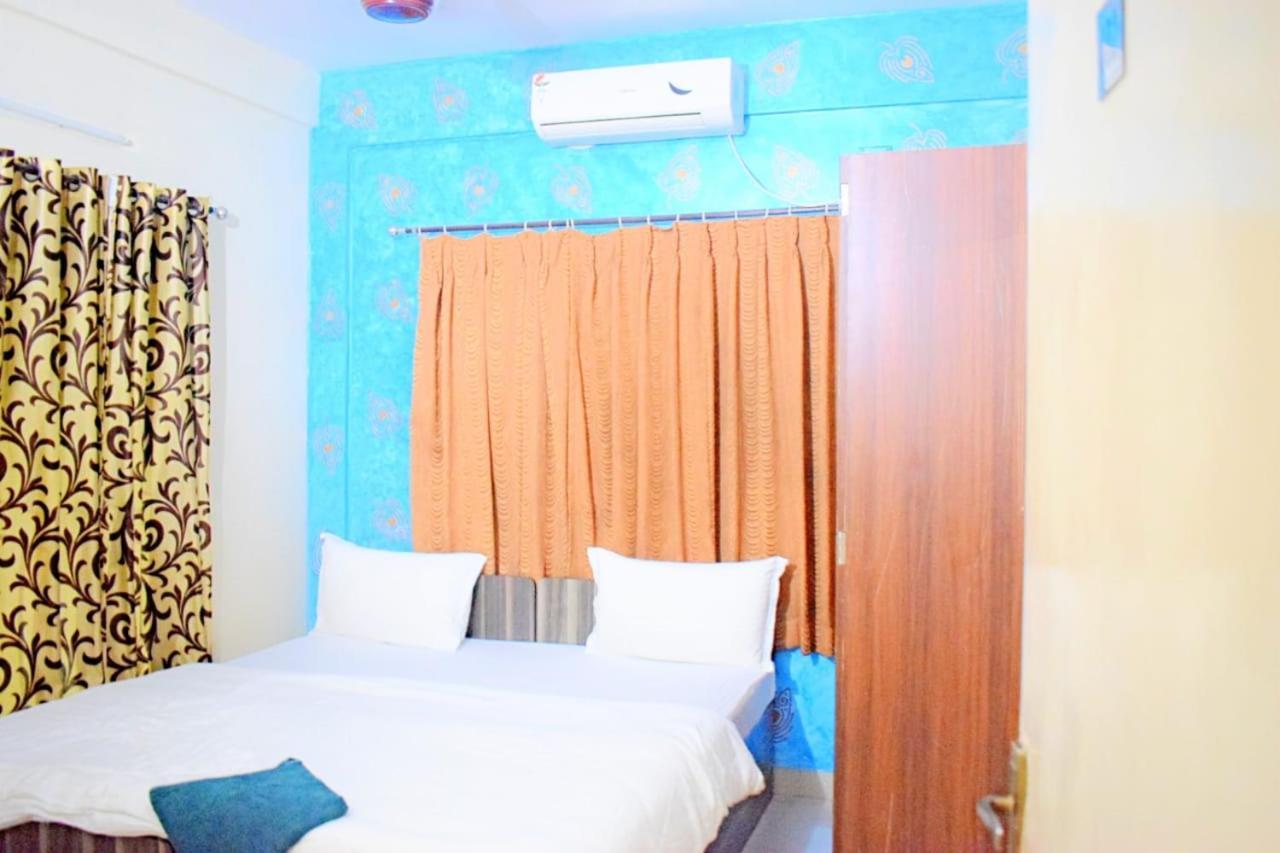 The Tavern Orchid Hotel Kolkata Bagian luar foto