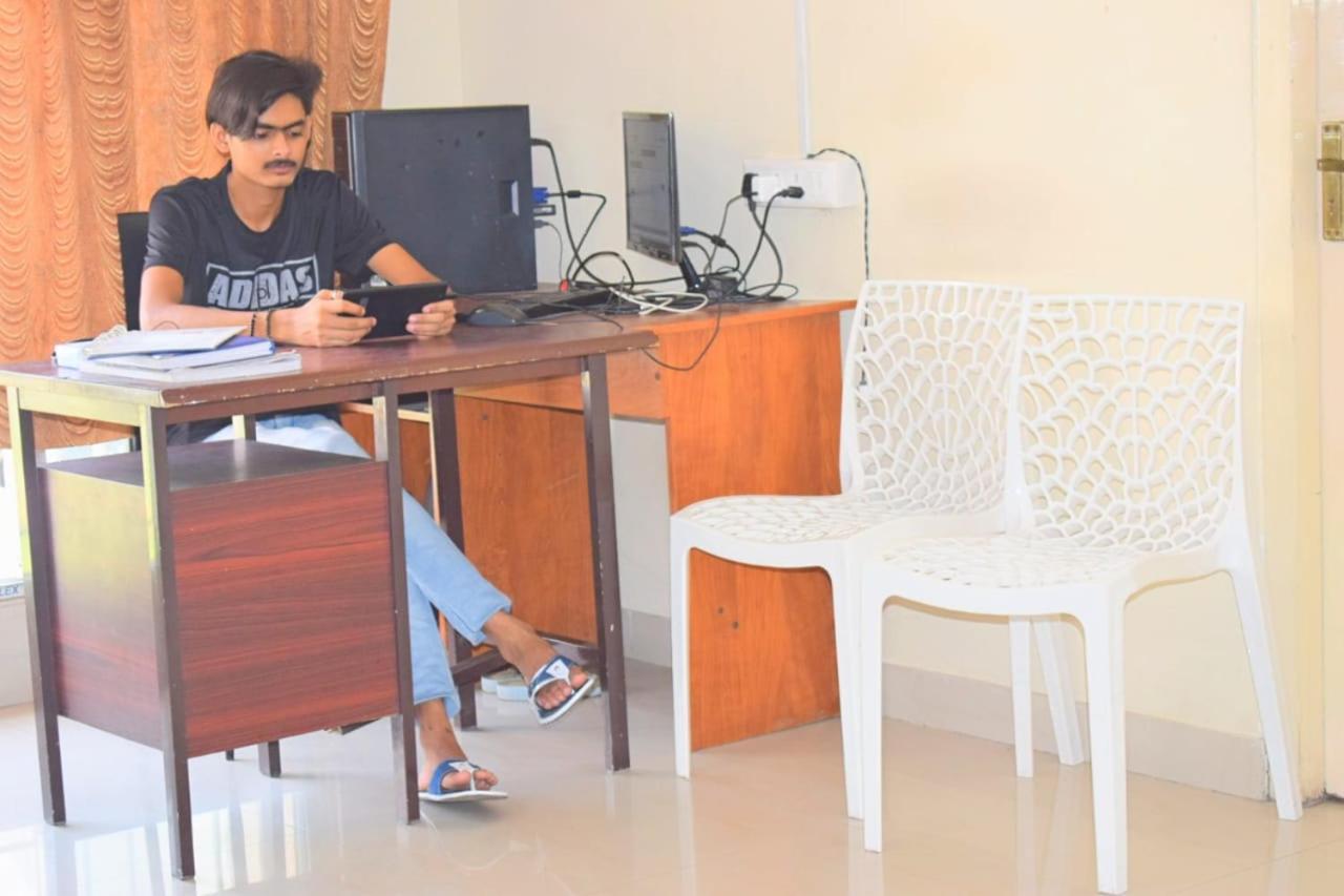 The Tavern Orchid Hotel Kolkata Bagian luar foto