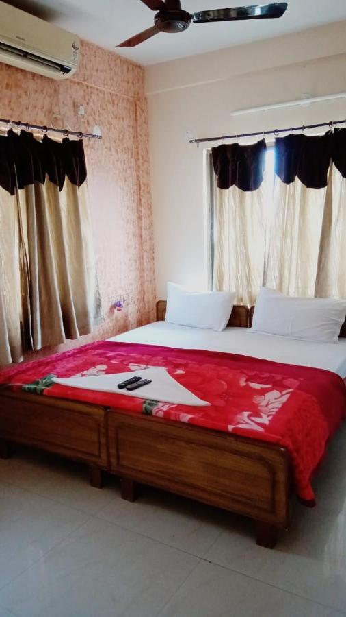 The Tavern Orchid Hotel Kolkata Bagian luar foto
