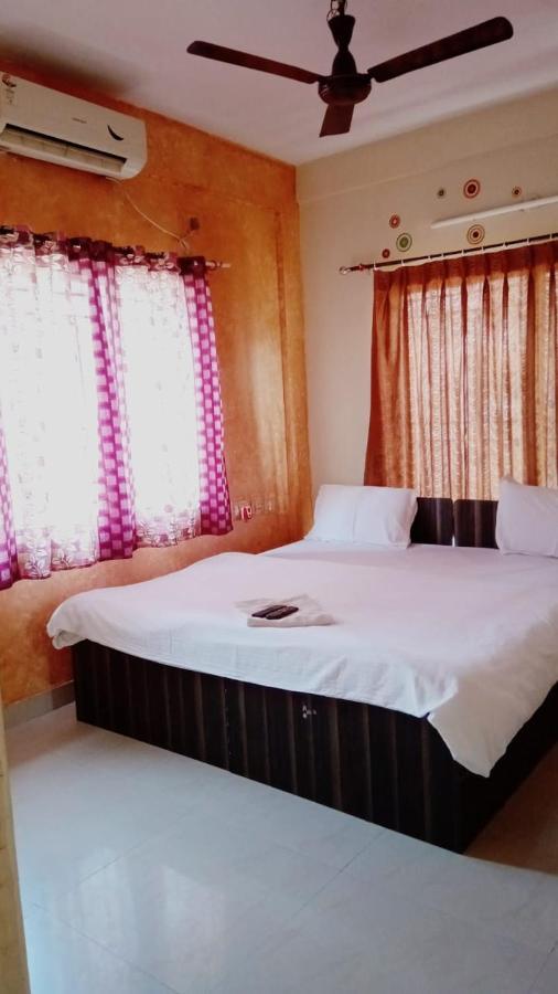 The Tavern Orchid Hotel Kolkata Bagian luar foto