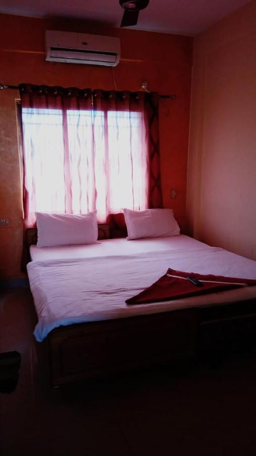 The Tavern Orchid Hotel Kolkata Bagian luar foto