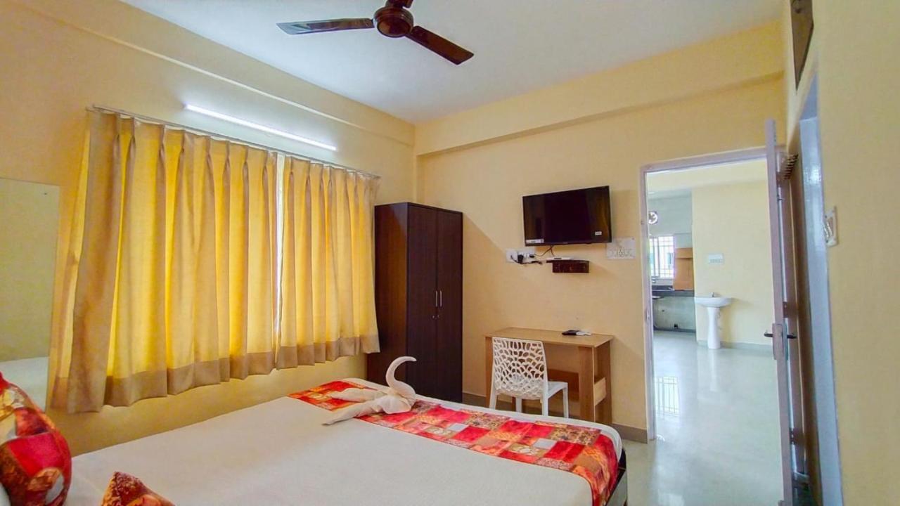 The Tavern Orchid Hotel Kolkata Bagian luar foto