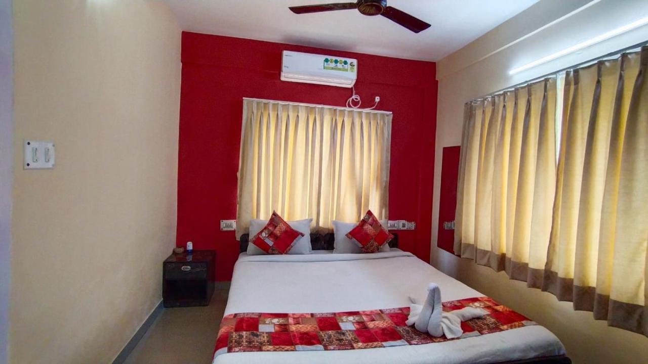The Tavern Orchid Hotel Kolkata Bagian luar foto